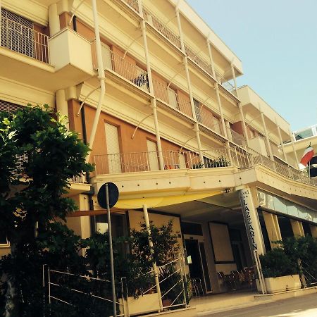Hotel Lazzarini Bellaria-Igea Marina Buitenkant foto