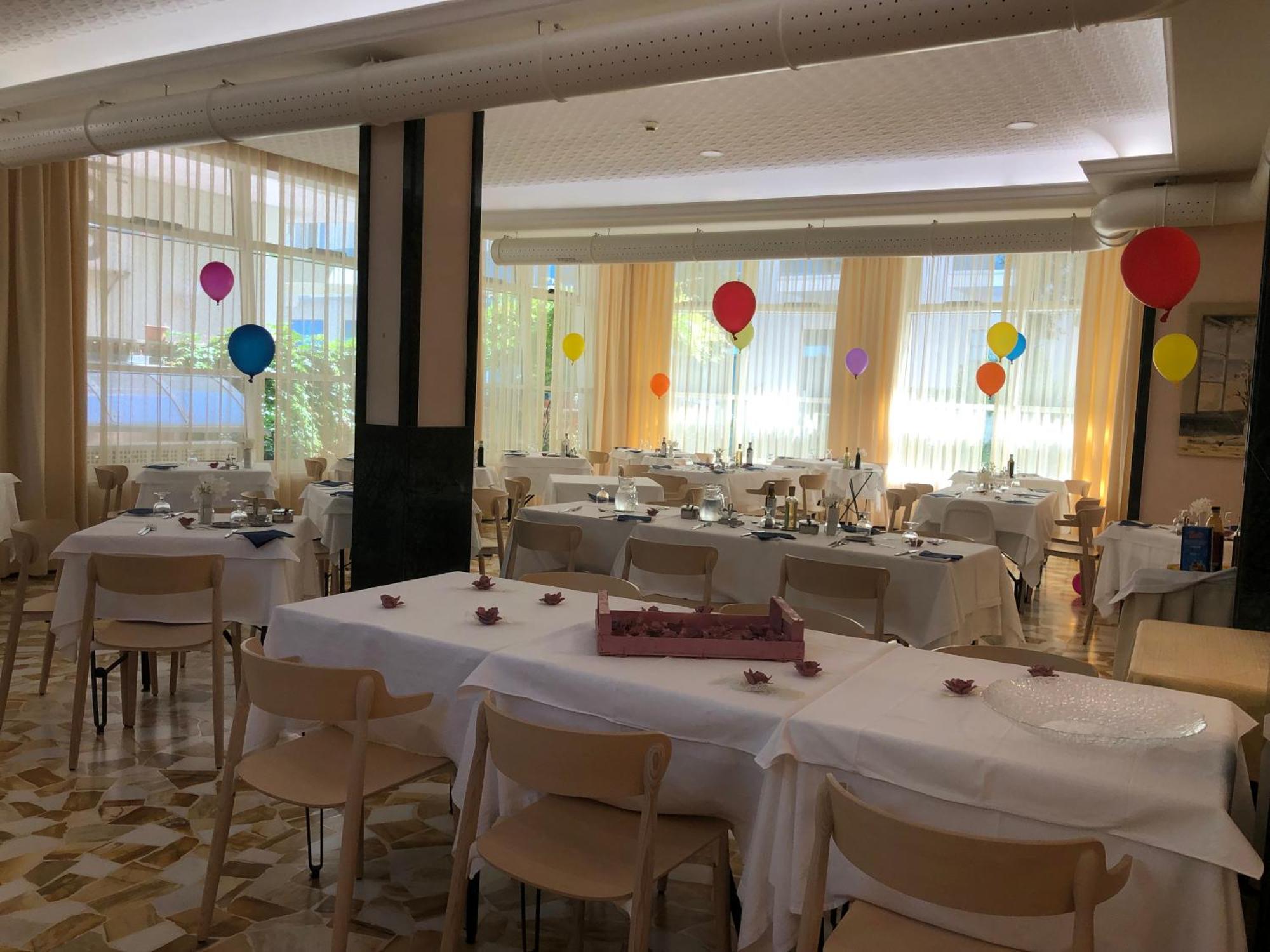 Hotel Lazzarini Bellaria-Igea Marina Buitenkant foto