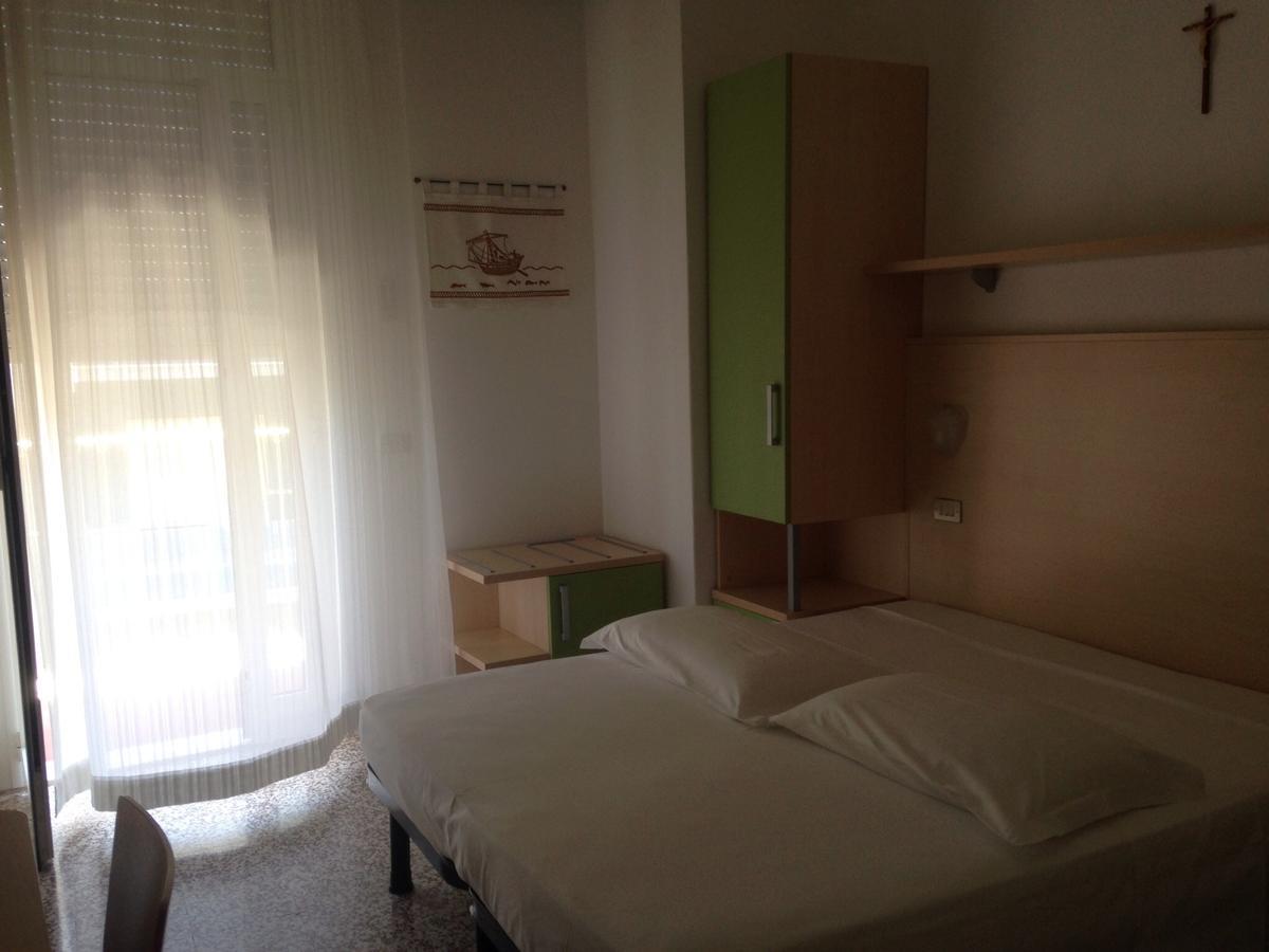 Hotel Lazzarini Bellaria-Igea Marina Buitenkant foto