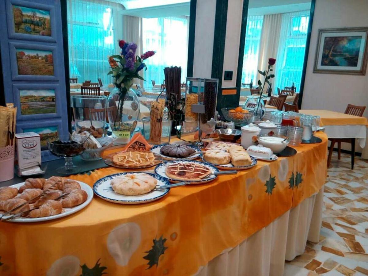 Hotel Lazzarini Bellaria-Igea Marina Kamer foto